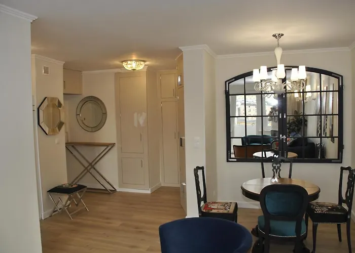 Lustrzany Skwer 아파트 그디니아